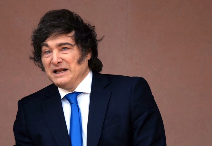 Javier Milei en el balcón de la Casa Rosada, el 5 de julio. · Foto: Luis Robayo, AFP Javier Milei en el balcón de la Casa Rosada, el 5 de julio. · Foto: Luis Robayo, AFP