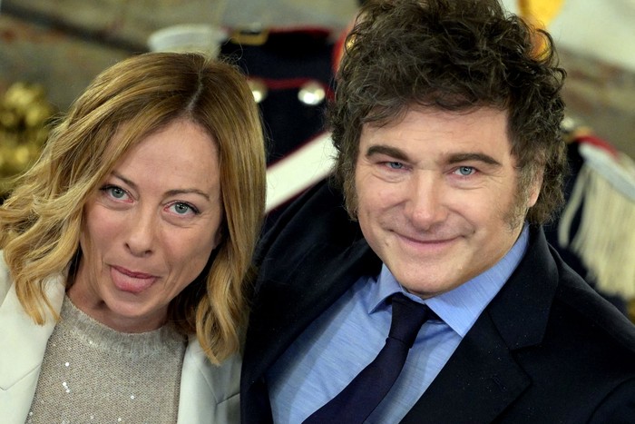 Giorgia Meloni, primera ministra de Italia, y Javier Milei, presidente de Argentina, este miércoles, después de una declaración conjunta en la Casa Rosada, en Buenos Aires. · Foto: Juan Mabromata,  AFP