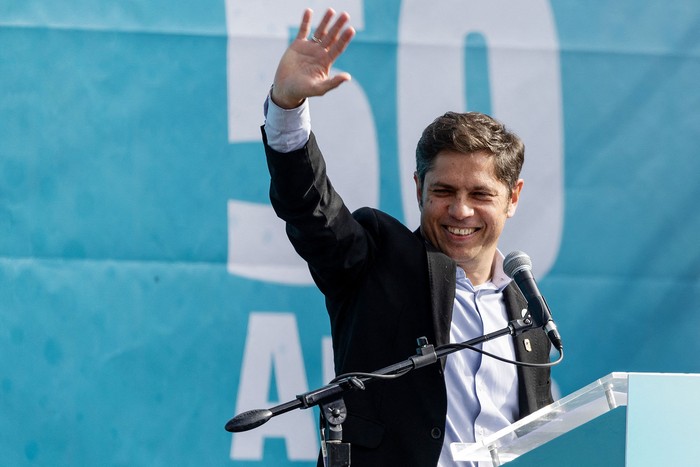 Axel Kicillof durante una ceremonia en conmemoración del 50° aniversario de la muerte de Juan Domingo Perón, el 1° de julio de 2024, en San Vicente, provincia de Buenos Aires, Argentina. · Foto: Tomás Cuesta, AFP