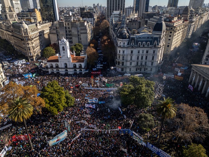 Acto contra contra la condena y arresto domiciliario de CristinaFernández, el 18 de junio, en Buenos Aires.
foto: tomas cuesta, afp · Foto: Tomás Cuesta, AFP