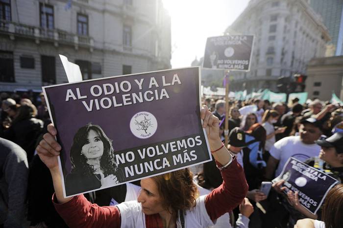 Manifestación en apoyo a Cristina Fernández, el 2 de setiembre, en la plaza Primero de Mayo. · Foto: Emiliano Lasalvia, AFP
