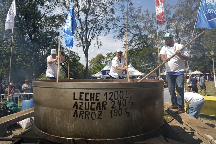 Arroz con leche gigante en la Fiesta de la Leche 2023. · Foto: Liroy Rodríguez, Le Agency