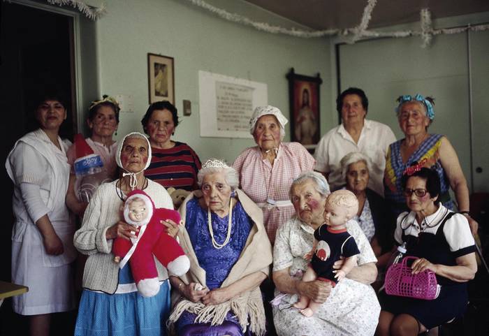 Hogar de ancianos. De la serie Vejez. Santiago de Chile, 1991.
 · Foto: Paz Errázuriz
