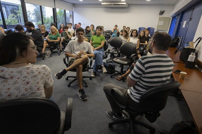 Proyección del documental “Asamblea permanente: perspectivas estudiantiles de un conflicto”, el 17 de diciembre en la Facultad de Ciencias Sociales. · Foto: Mara Quintero