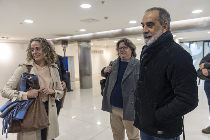 Marcela Sica, Daniela Paciel y José Minarrieta, del Sindicato Medico de Uruguay, el 14 de julio, en ASSE. · Foto: Rodrigo Viera Amaral