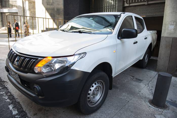 Un móvil policial con Alejandro Astesiano se retira de la Fiscalía General de la Nación (archivo, febrero de 2023). · Foto: Alessandro Maradei