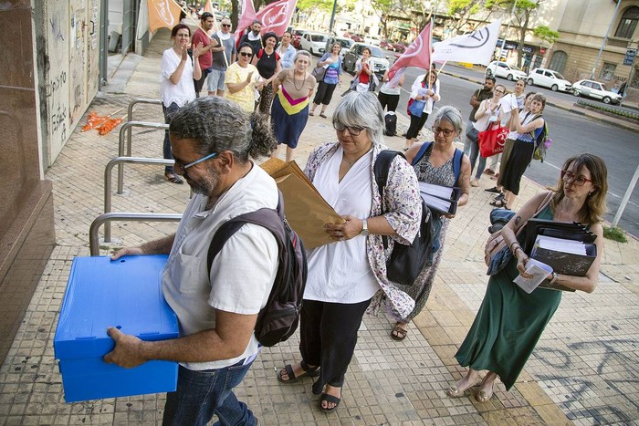 Delegados de las ATD de Educación Inicial, Primaria y Secundaria, entregan informes sobre la Transformación Educativa, en el Codicen (30 de noviembre de 2022). · Foto: Camilo dos Santos