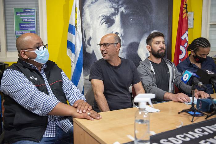 José Olivera, Marcelo Abdala, Pablo de Leon y Julian Cabrera, este 1 de noviembre, en la sede del PIT-CNT. · Foto: Alessandro Maradei