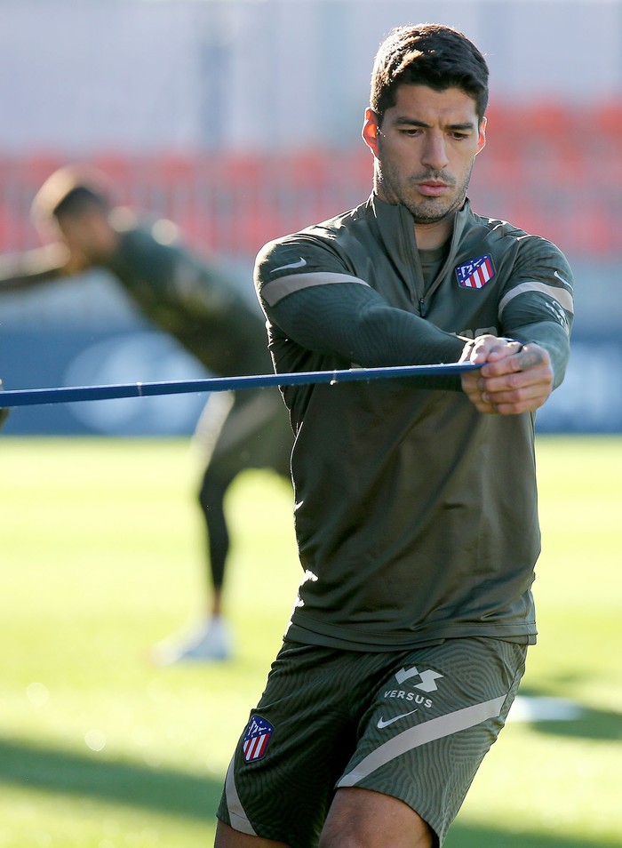 Luis Suárez durante un entrenamiento en la Ciudad Deportiva Wanda, el 15 de octubre, en Majadahonda.  · Foto: EFE, AtléticodeMadrid.com