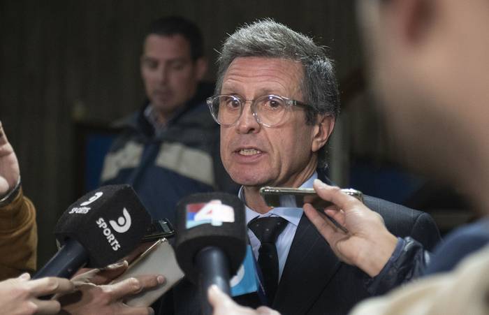 Enrique Campos, dirigente de Nacional, este lunes, en la Asociación Uruguaya de Fútbol. · Foto: Alessandro Maradei