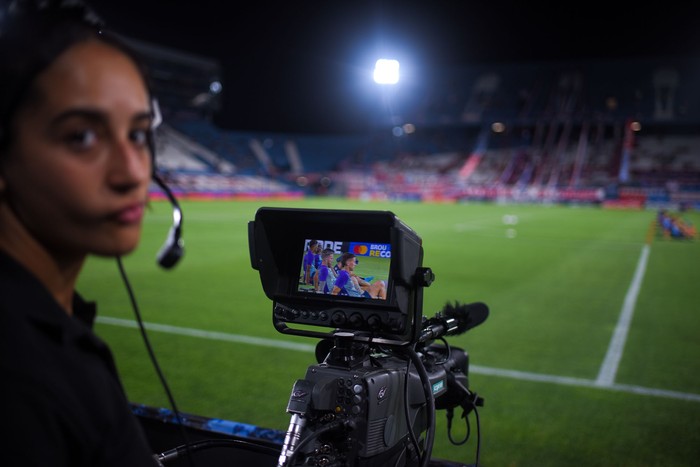Foto principal del artículo 'Derechos de televisación: el valor de nuestro fútbol se negociará esta semana' · Foto: Gianni Schiaffarino