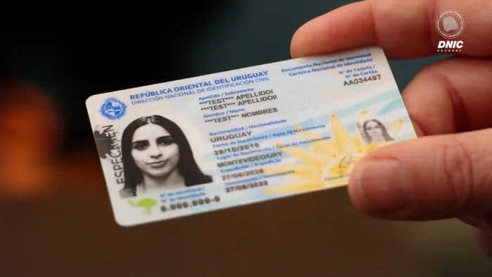 Foto principal del artículo 'Ministerio del Interior presentó el nuevo diseño del documento de identidad, que incorpora nuevos elementos de seguridad' · Foto: Ministerio del Interior.