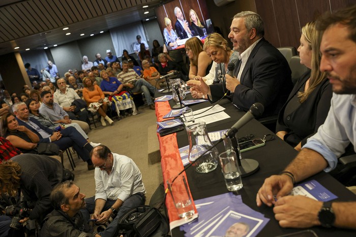 Mario Bergara, el 11 de marzo, en el Salón Dorado de la Intendencia de Montevideo. · Foto: Rodrigo Viera Amaral