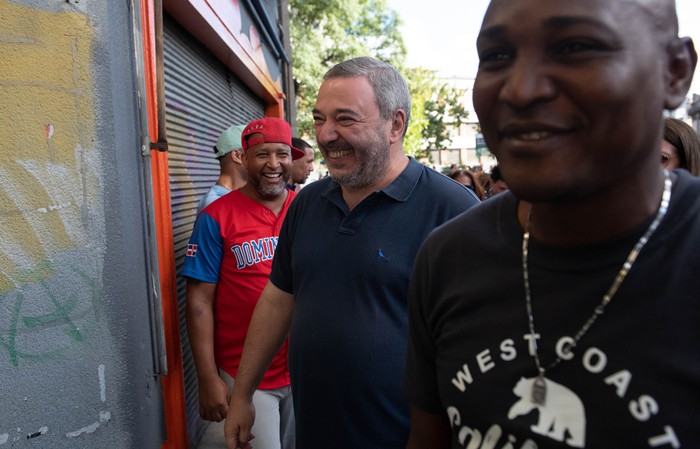 Mario Bergara, el 9 de marzo, en un encuentro con colectivos de  migrantes. · Foto: Hugo de León