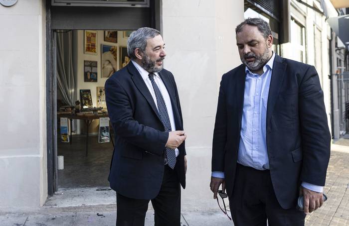 Mario Bergara y Charles Carrera, en el juzgado de Juan Carlos Gómez (10.10.2023). · Foto: Ernesto Ryan