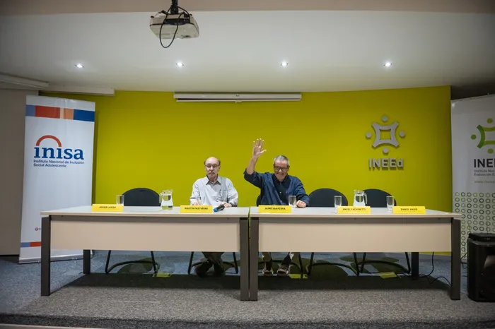 Martín Pasturino y Jaime Saavedra, el 26 de marzo, en el edificio Los Naranjos del LATU. · Foto: Gianni Schiaffarino