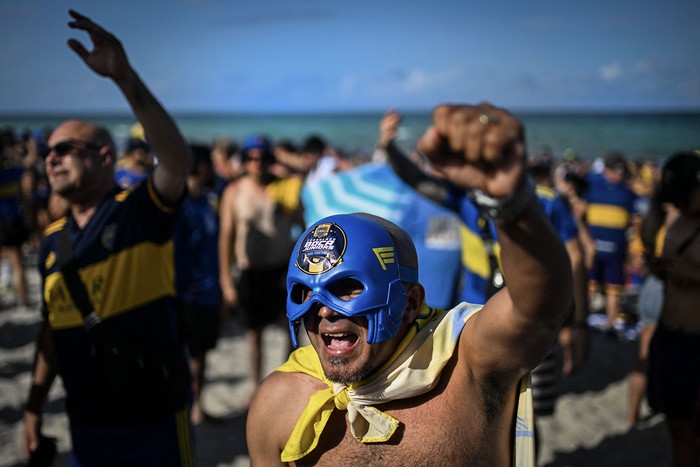 Hinchada de Boca Juniors, el 19 de junio, en Miami Beach, Florida. · Foto: Patricia de Melo Moreira / AFP