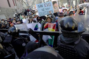 Partidarios de Evo Morales marchan, el 28 de mayo, para exigir su candidatura a un cuarto mandato en las próximas elecciones generales. · Foto: Jorge Bernal, AFP