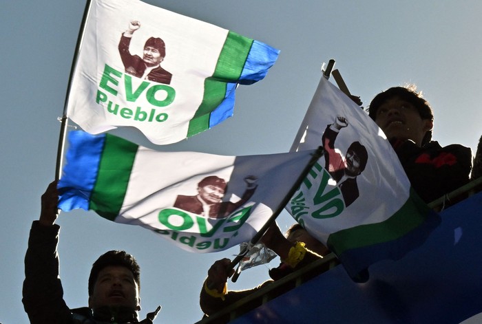 Partidarios de Evo Morales participan en una marcha, el 16 de mayo, desde El Alto hasta La Paz. · Foto: Aizar Raldes, AFP