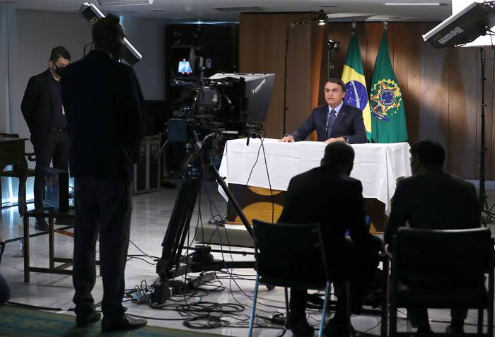 Jair Bolsonaro, el 16 de setiembre, grabando un discurso para la 75 Asamblea General de la Organización de las Naciones Unidas, Brasilia. 
 · Foto: Presidencia brasileña, AFP