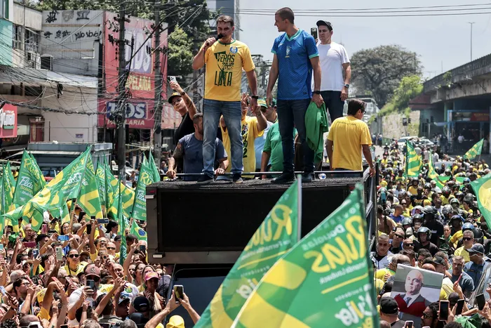 Flavio Bolsonaro, el 10 de octubre en Río de Janeiro. · Foto: Douglas Shineidr, AFP
