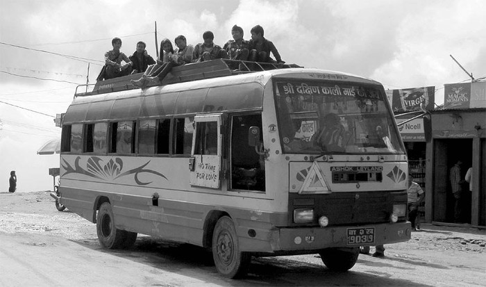 Algunos preferían viajar en el techo.