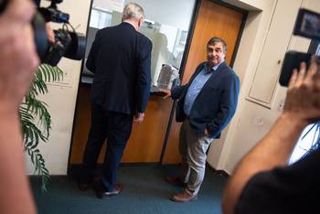 Sergio Botana se presenta, el 26 de marzo, ante la Fiscalía de Corte. · Foto: Gianni Schiaffarino