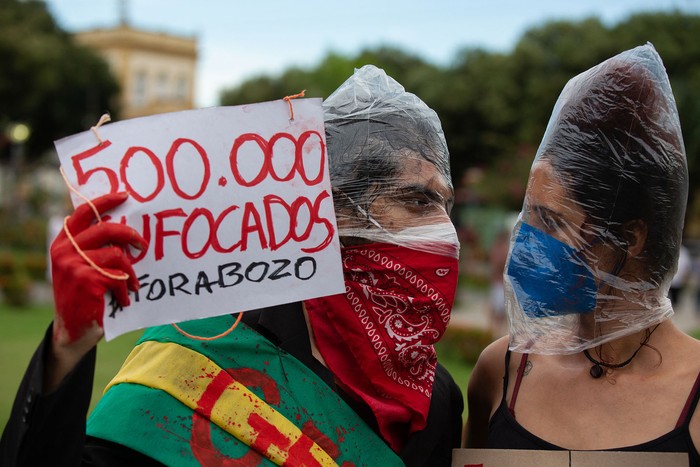 Protestas contra el manejo del presidente brasileño Jair Bolsonaro de la pandemia de COVID-19, el el 19 de junio, en Manaus, Brasil.
 · Foto: Michael Dantas, AFP