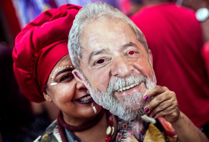 Partidaria de Lula en Río de Janeiro, ayer.
 · Foto: Daniel Ramalho, AFP