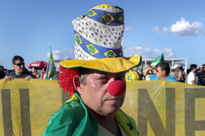 Partidario del presidente de Brasil Jair Bolsonaro durante una protesta contra la posible liberación de Lula, el 19 de diciembre en Brasilia.  · Foto: Sergio Lima, AFP