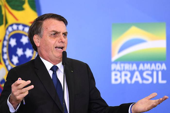 Jair Bolsonaro, durante la ceremonia de firma del decreto que facilita poseer, transportar e importar armas, en el Palacio de Planalto, Brasilia, el 7 de mayo.
 · Foto: Evaristo Sa, AFP