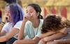 Jóvenes llorando ante el incendio del Museo Nacional de Río de Janeiro · Foto: Carl de Souza, AFP Jóvenes llorando ante el incendio del Museo Nacional de Río de Janeiro · Foto: Carl de Souza, AFP