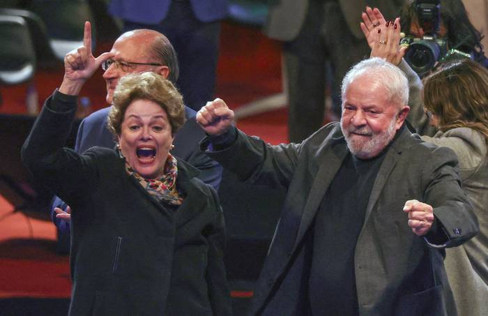 Dilma Rousseff y Luiz Inácio Lula da Silva durante un acto de campaña para las elecciones generales de octubre, el 1 de junio, en Porto Alegre. · Foto: Silvio Avila / AFP