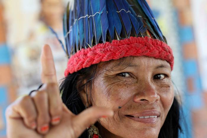 Lutana Ribeiro, mujer indígena de la tribu Kokama, en el barrio Parque das Tribos en Manaus, estado de Amazonas (27.10.2022). · Foto: Michael Dantas, AFP