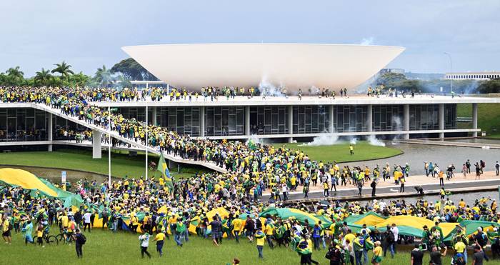 Partidarios de Jair Bolsonaro realizan una manifestación en la Explanada de los Ministerios, este domingo, en Brasilia. · Foto: Evaristo Sa, AFP