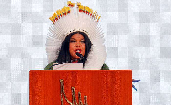 Sonia Guajajara, ministra brasileña de Pueblos Indígenas, el 11 de enero, en el Palacio Planalto en Brasilia. · Foto: Sergio Lima, AFP