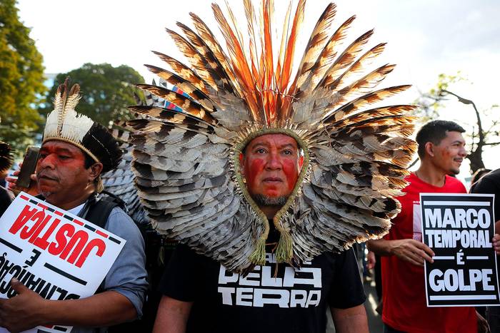 Manifestación de indígenas el 30 de mayo, frente al Congreso Nacional, en Brasilia, Brasil. · Foto: Sergio Lima, AFP