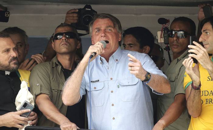Jair Bolsonaro pronuncia un discurso durante una manifestación en su apoyo, el martes, en San Pablo, Brasil. · Foto: Paulo Lópes, AFP