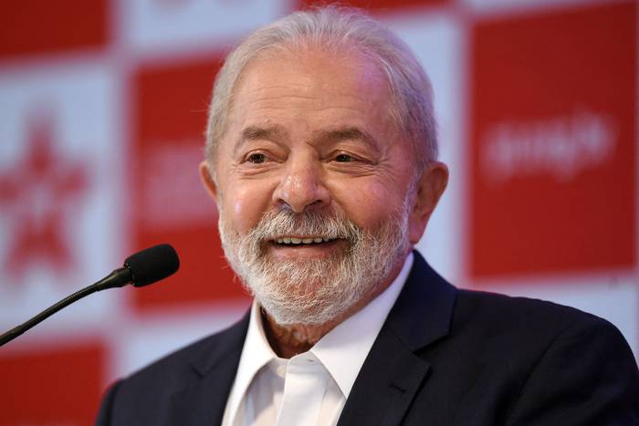 Luiz Inácio Lula da Silva durante una conferencia de prensa en Brasilia, el 8 de octubre de 2021. · Foto: Evaristo Sa, AFP