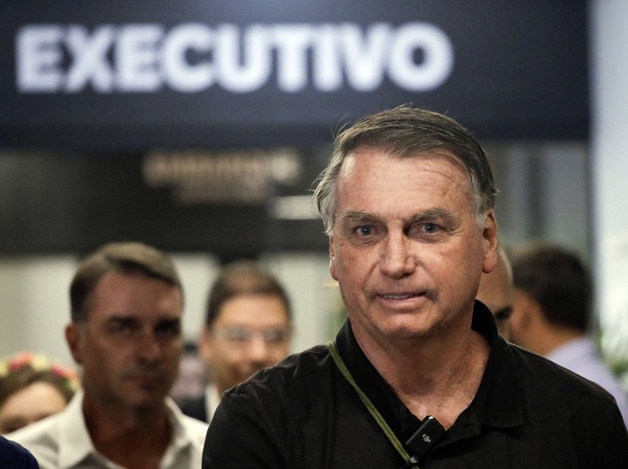 Jair Bolsonaro llega al Aeropuerto Internacional Presidente Juscelino Kubitschek en Brasilia, el 25 de noviembre. · Foto: Sergio Lima, AFP