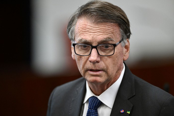 Jair Bolsonaro asiste a una sesión del Tribunal Supremo de Brasil para declarar por el intento de golpe de Estado de enero de 2023, en Brasilia, el 10 de junio. · Foto: Evaristo Sa, AFP