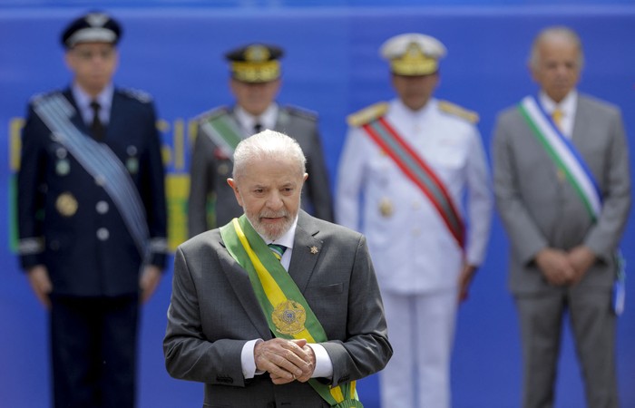 Luiz Inácio Lula da Silva, asiste al desfile militar del Día de la Independencia, en Brasilia, Brasil, el 7 de setiembre. · Foto: Sergio Lima, AFP