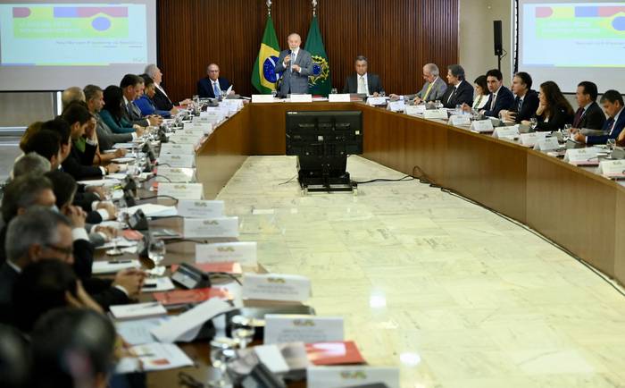 Luiz Inácio Lula da Silva durante una reunión ministerial, el 18 de marzo, en el Palacio Planalto, en Brasilia. · Foto: Evaristo Sa, AFP