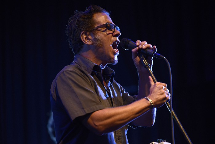 Pedro Dalton, cantante de los Buenos Muchachos, durante un recital en La Trastienda (archivo, febrero de 2016)   · Foto:  Santiago Mazzarovich