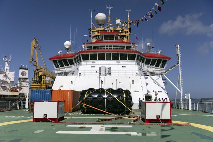 Laboratorio del buque cientifico sir David Attenborough, en el puerto de Montevideo. · Foto: Ernesto Ryan