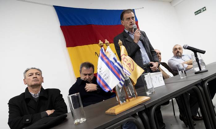 Guido Manini Ríos en una reunión de Cabildo Abierto (archivo, setiembre de 2023). · Foto: Camilo dos Santos