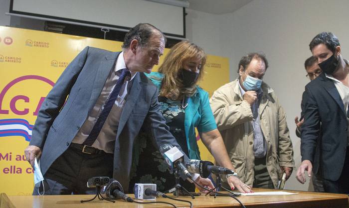 Guido Manini Ríos, Irene Moreira y Eduardo Lust, el miércoles, en la conferencia de prensa de Cabildo Abierto. · Foto: Alessandro Maradei