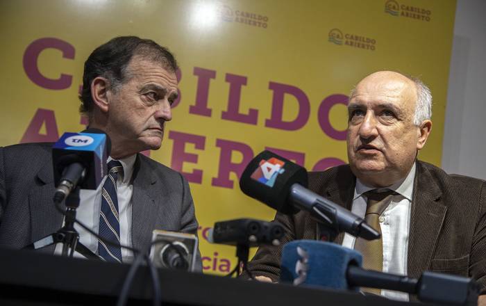 Guido Manini Ríos y Guillermo Domenech, en conferencia de prensa (archivo, julio de 2023). · Foto: Camilo dos Santos