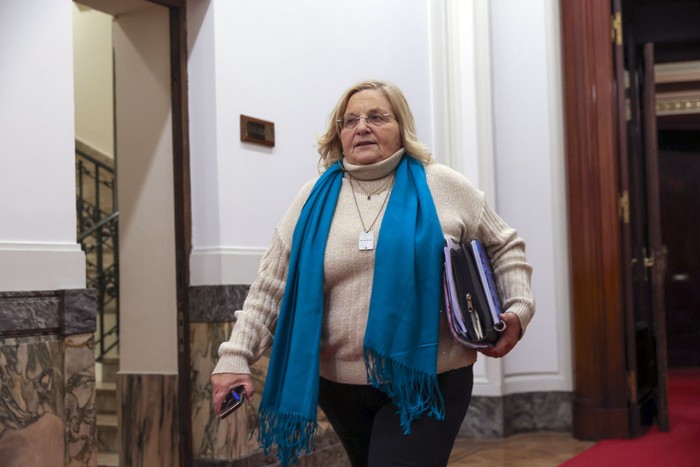 Graciela Bianchi asiste a una reunión de senadores blancos y colorados para tratar el tema de la Caja Profesional, el 23 de junio, en el Palacio Legislativo. · Foto: Rodrigo Viera Amaral