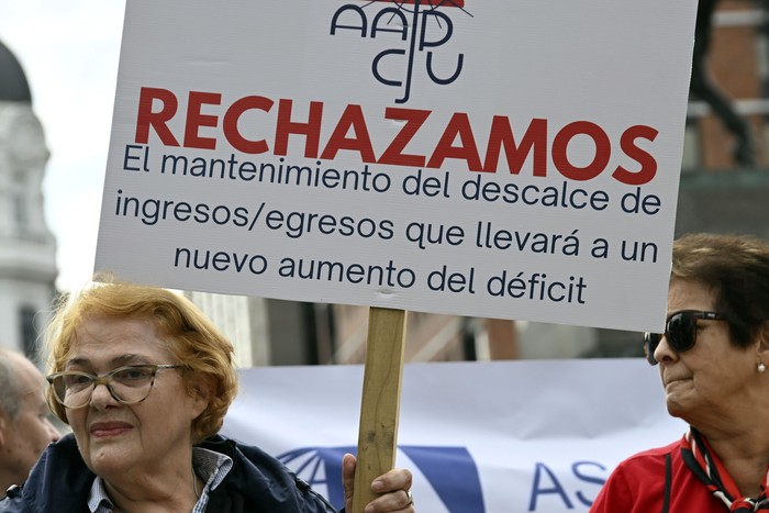 Protesta de caja de profesionales frente a la Torre Ejecutiva, el 23 de abril. · Foto: Guillermo Legaria